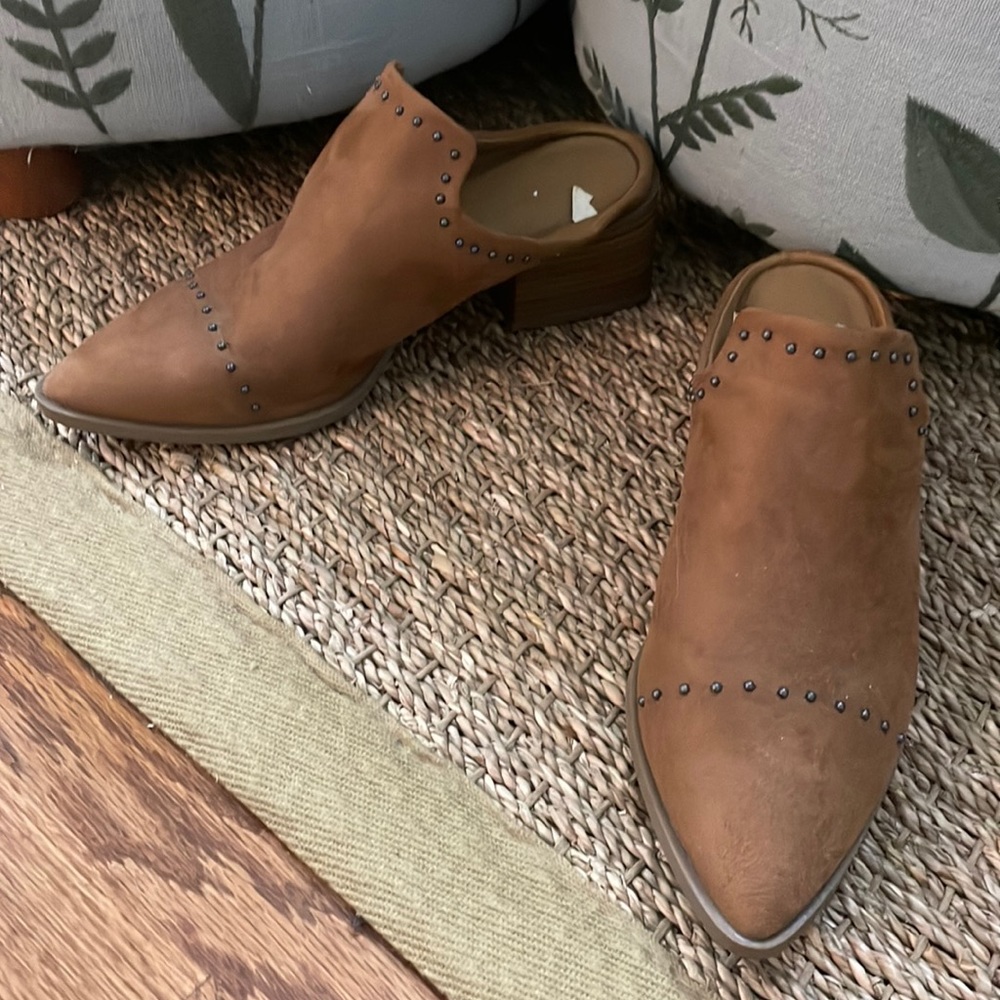Universal Threads Studded Camel Brown Suede Leather pointed toe slides bootie
